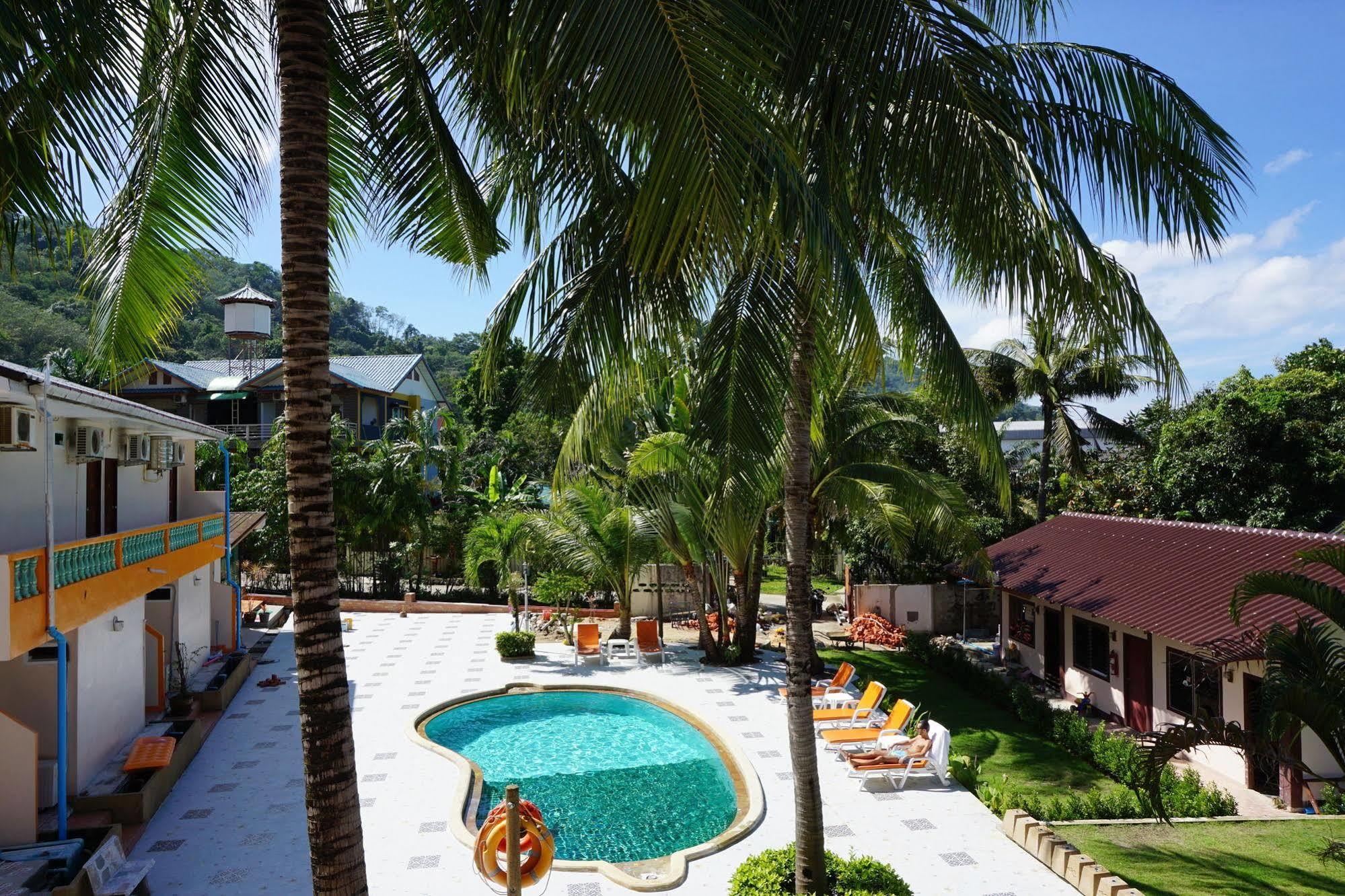 Club Coconut Resort Patong 외부 사진